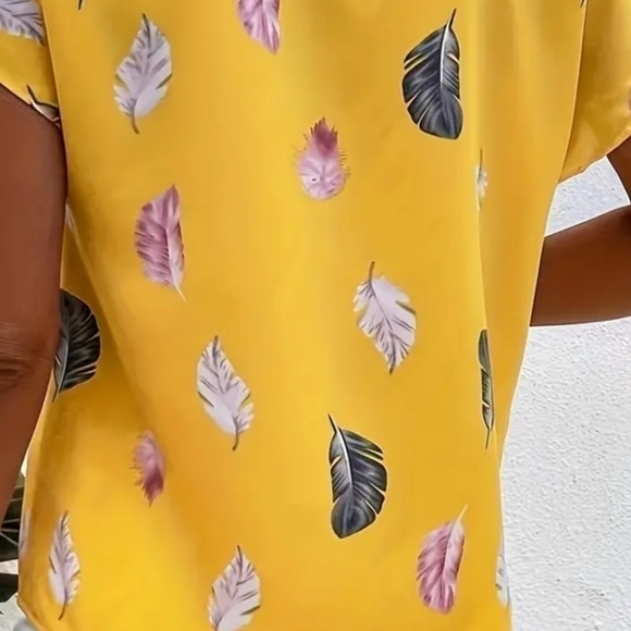 Nwot womens feather print blouse - Picture 4 of 5